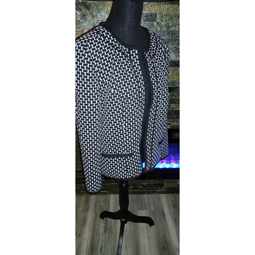 Christopher And Banks Black & White Career Suitcoat Size Large Petite